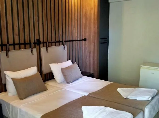 Hotel Yolo *