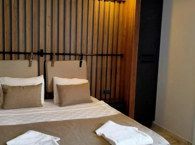 Hotel Yolo *