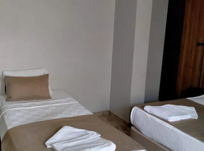 Hotel Yolo *